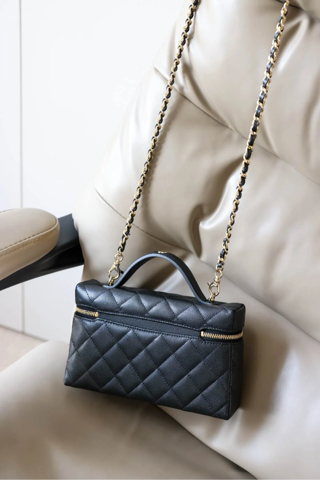 클래식 베니티 백 금장 (14*19*5cm) 상세