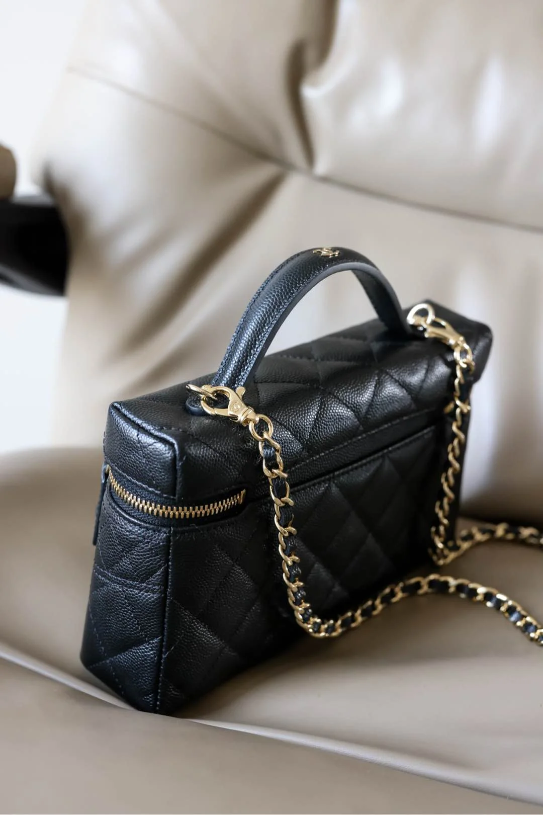 클래식 베니티 백 금장 (14*19*5cm) 상세