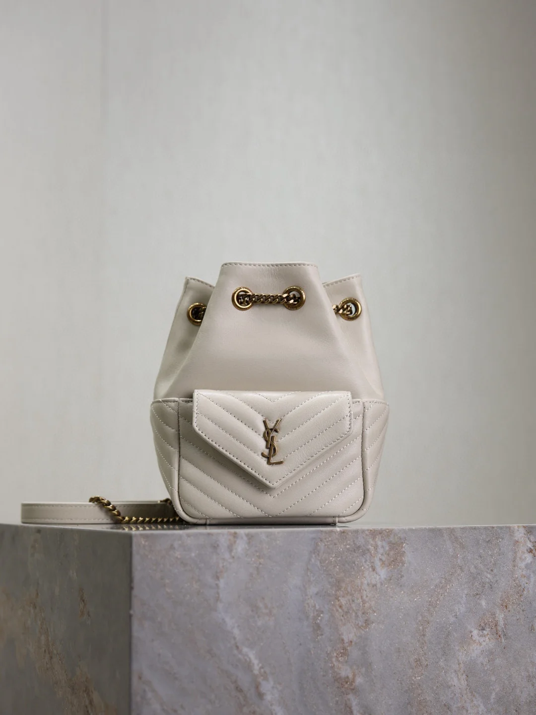 모노그램 램스킨 플랩 백팩 (2color) 상세