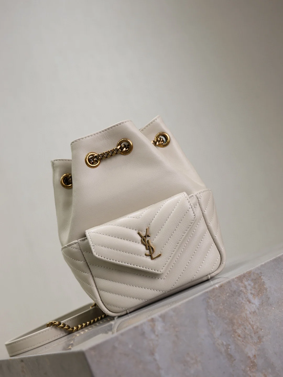 모노그램 램스킨 플랩 백팩 (2color) 상세