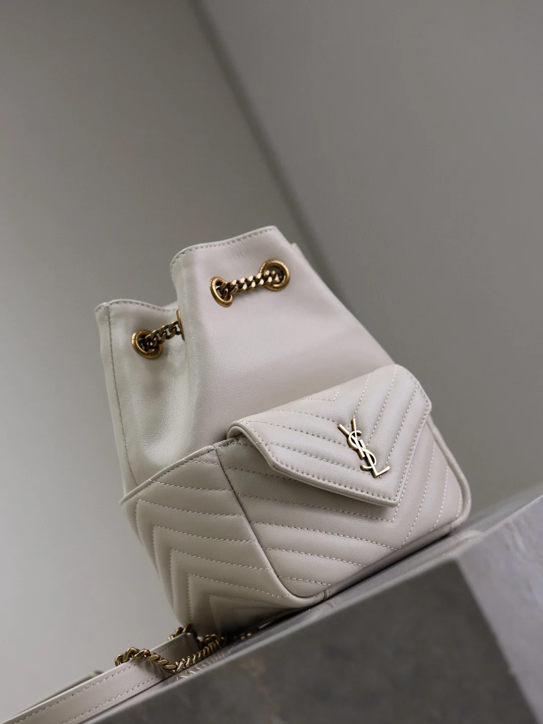 모노그램 램스킨 플랩 백팩 (2color) 상세