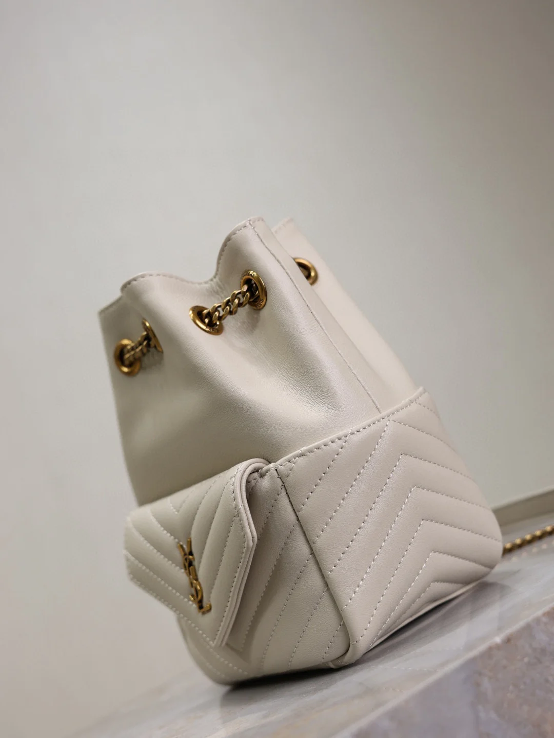 모노그램 램스킨 플랩 백팩 (2color) 상세