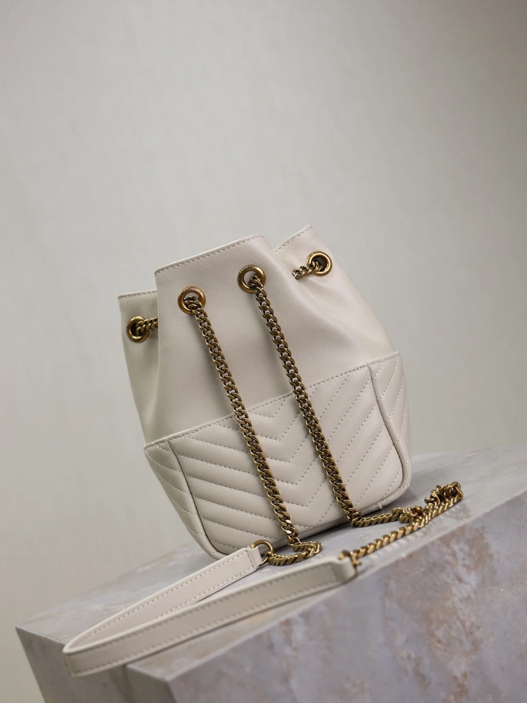 모노그램 램스킨 플랩 백팩 (2color) 상세