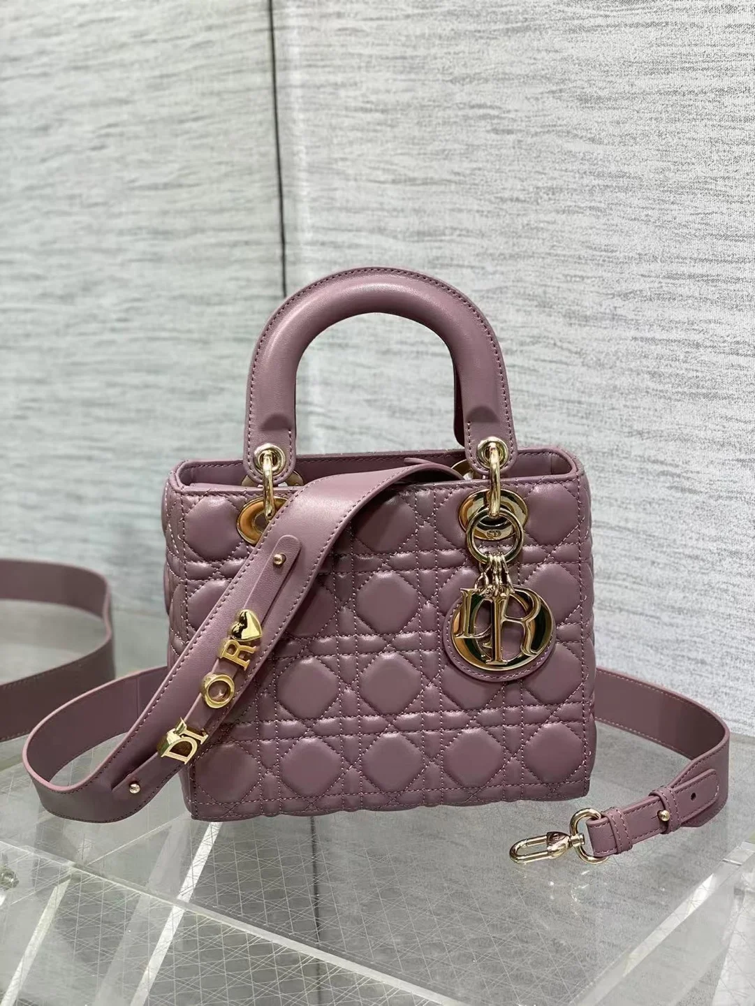 레이디백 스몰 피오니핑크 (20cm X 17cm X 8cm) 상세