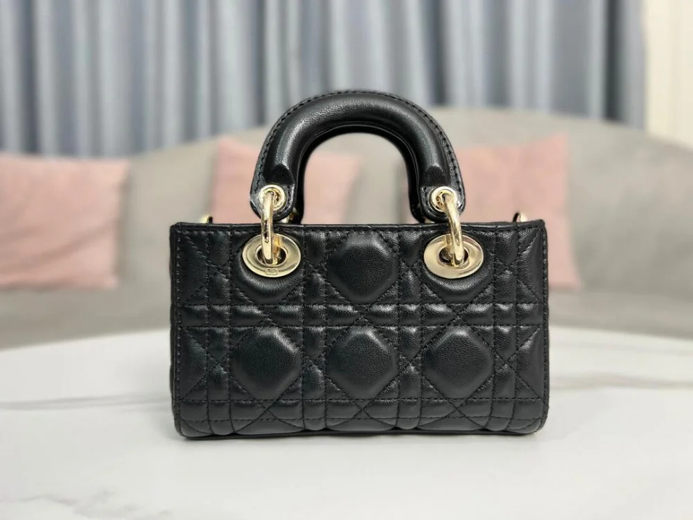 레이디 D-JOY 백블랙 까나쥬 양가죽 마이크로 백 (16cm * 9cm * 5cm ) 상세