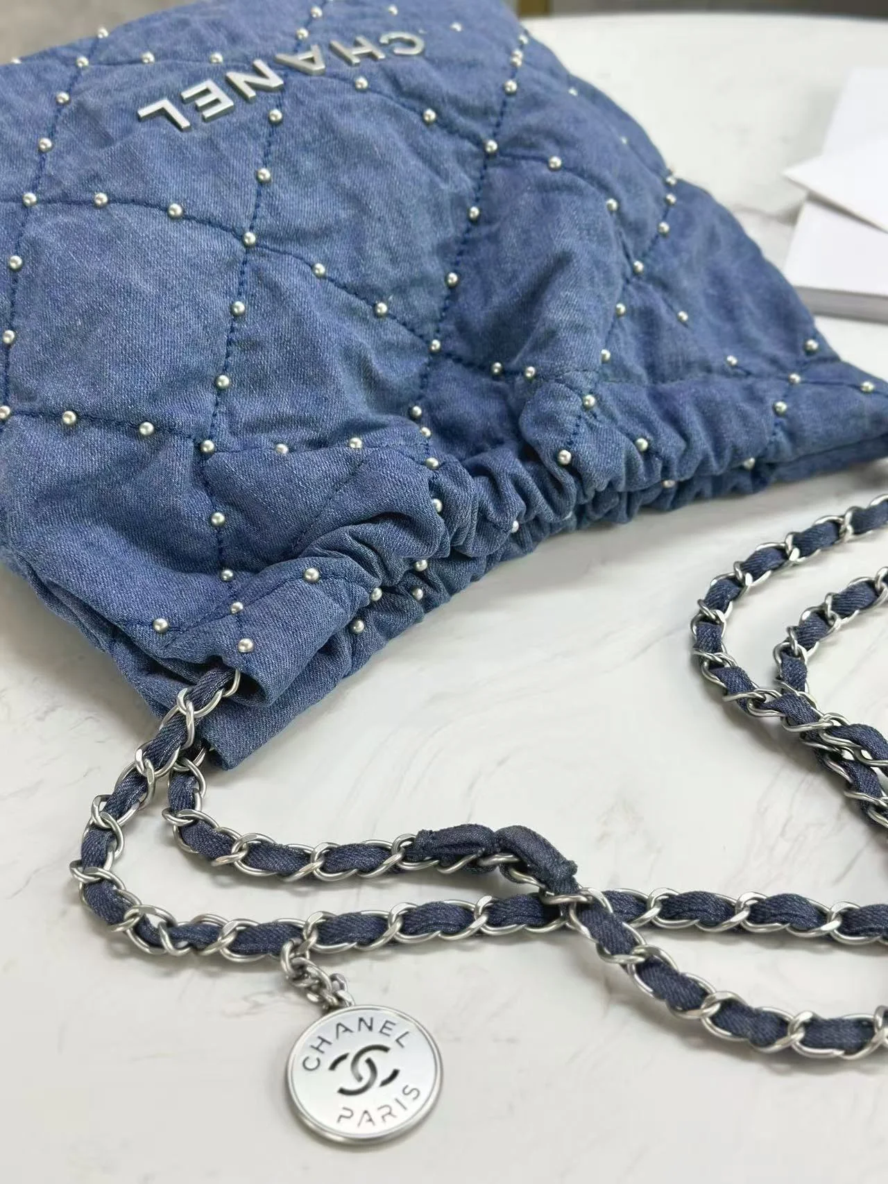 22백 데님 진주 미디움 (39cm X 42cm X 8cm) 상세