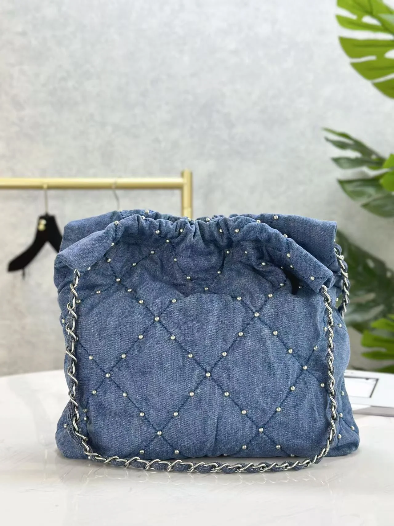 22백 데님 진주 미디움 (39cm X 42cm X 8cm) 상세