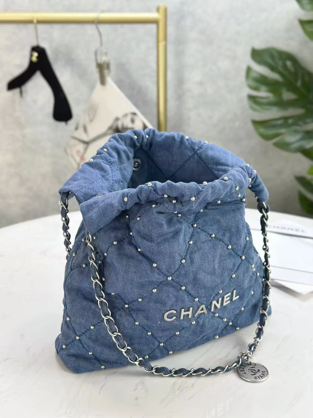 22백 데님 진주 미디움 (39cm X 42cm X 8cm) 상세