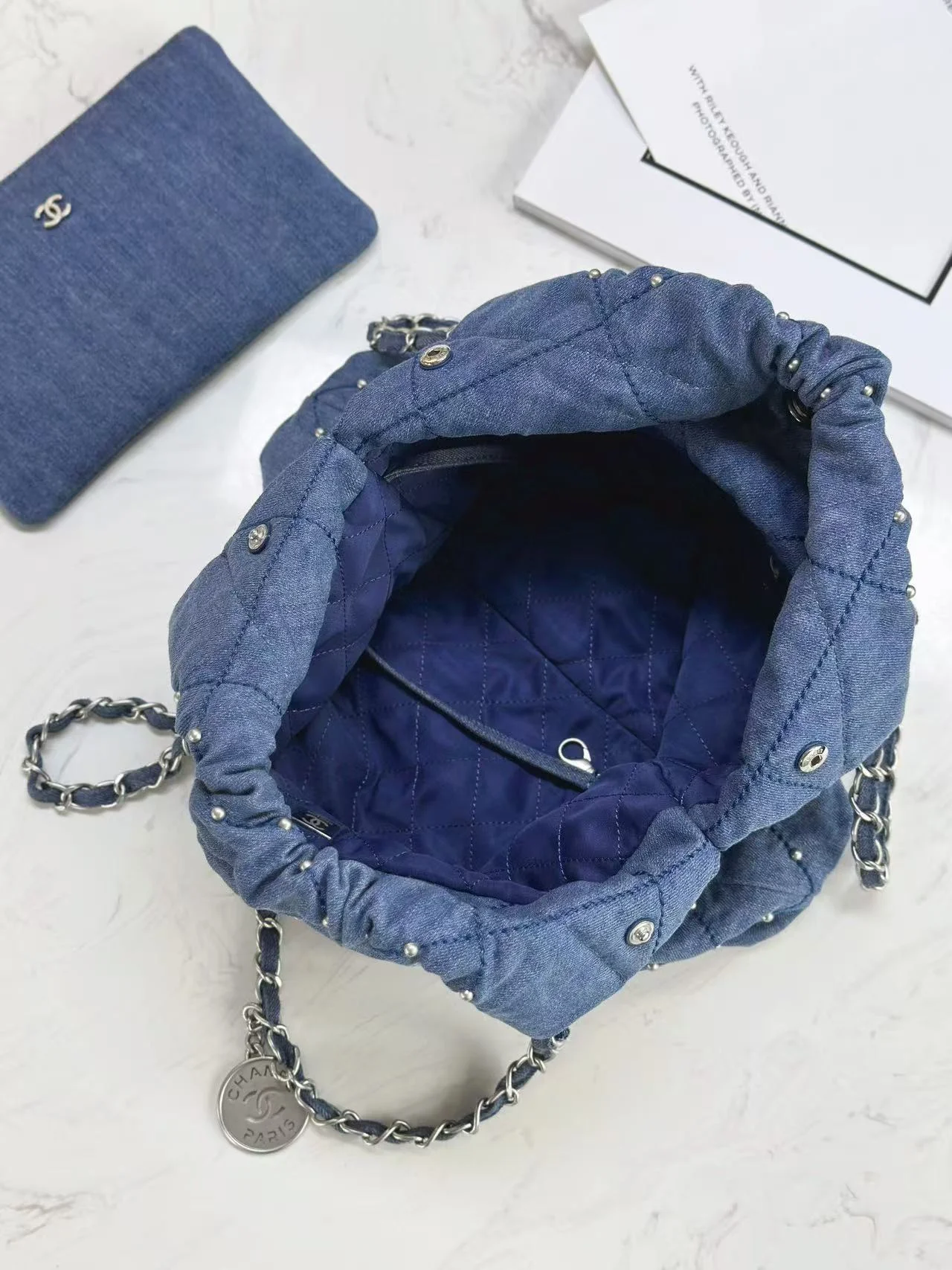 22백 데님 진주 미디움 (39cm X 42cm X 8cm) 상세