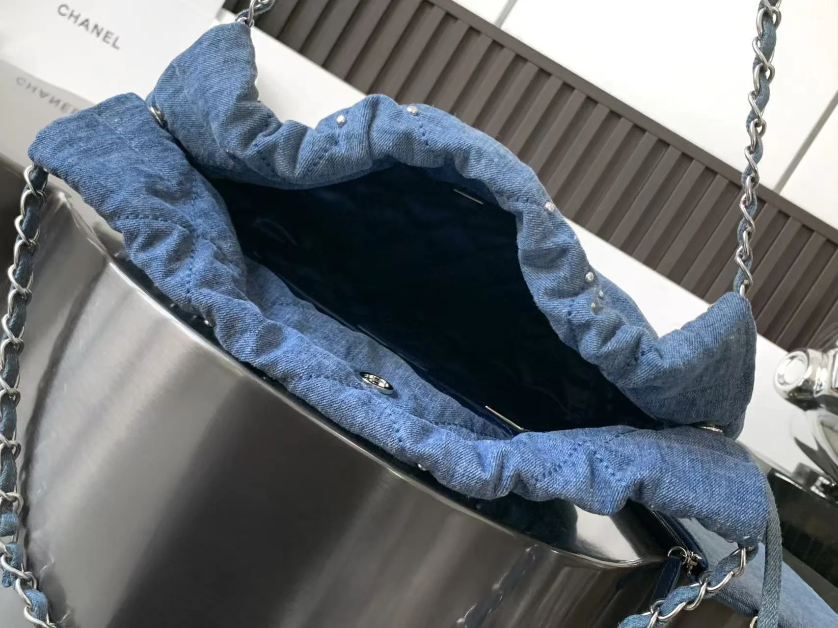 22백 데님 진주 스몰 (35cm X 37cm X 7cm) 상세