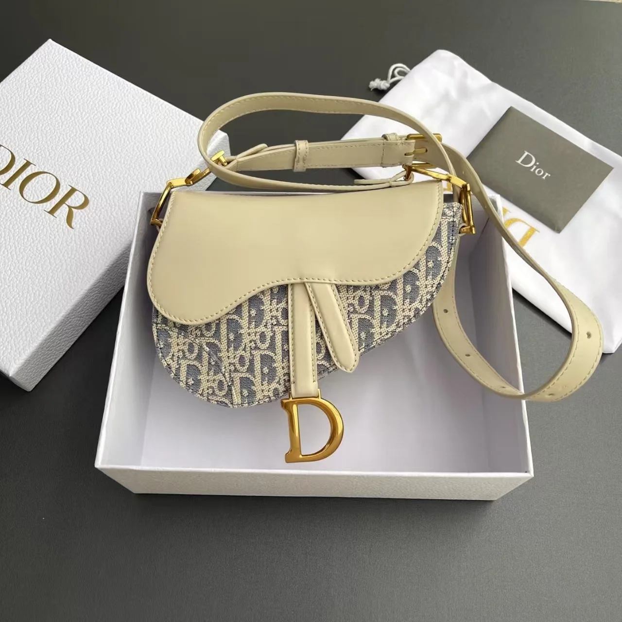 새들 미니 스트랩 (21 * 18 * 5cm)