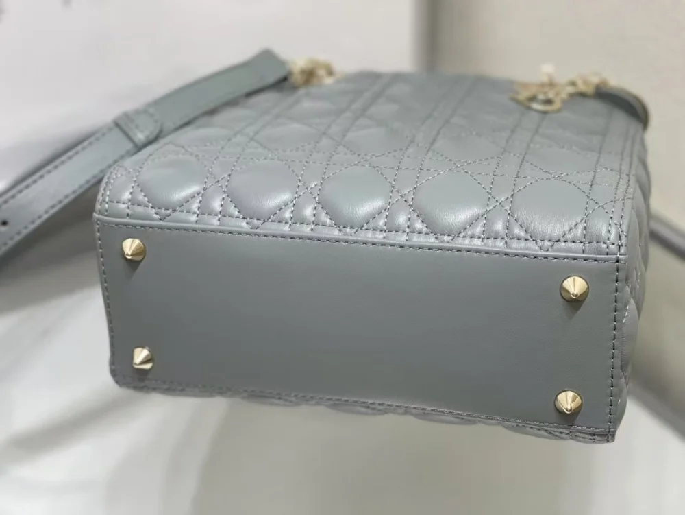 레이디 백 미디움 ( 24cm X 20cm X 11cm) 상세